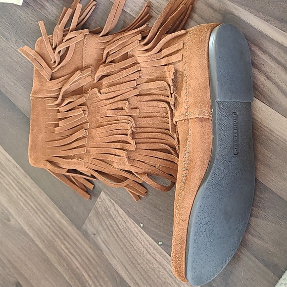EUC Minnetonka fringe boots - Picture 10 of 16